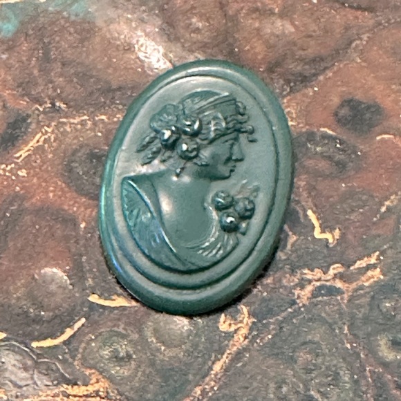 RARE Antique Victorian Mourning Cameo Brooch/Pin Vulcanite Dark Green - Picture 8 of 8